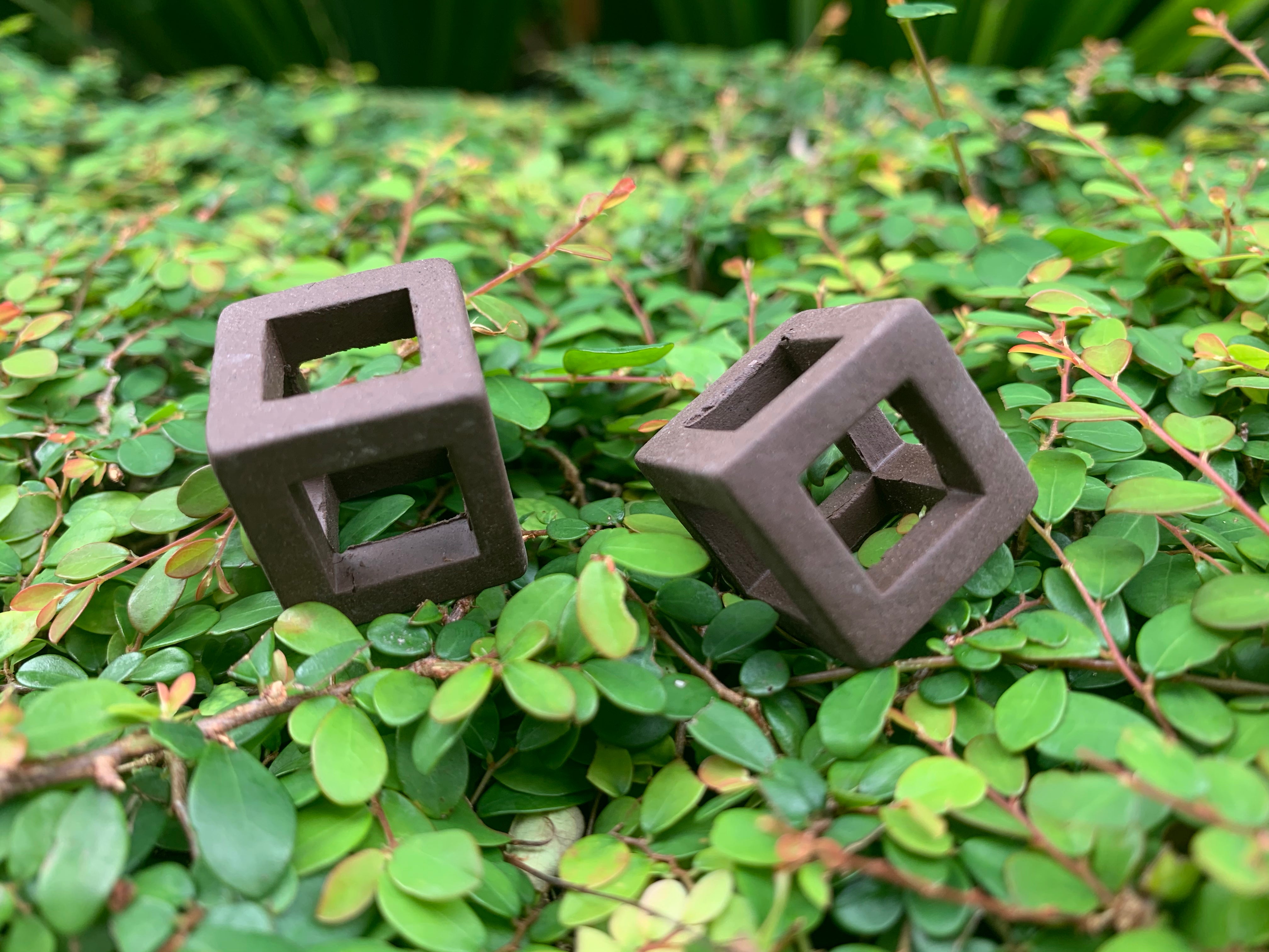 Ceramic cube shrimp hides – Brown