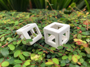 Ceramic cube shrimp hides – White